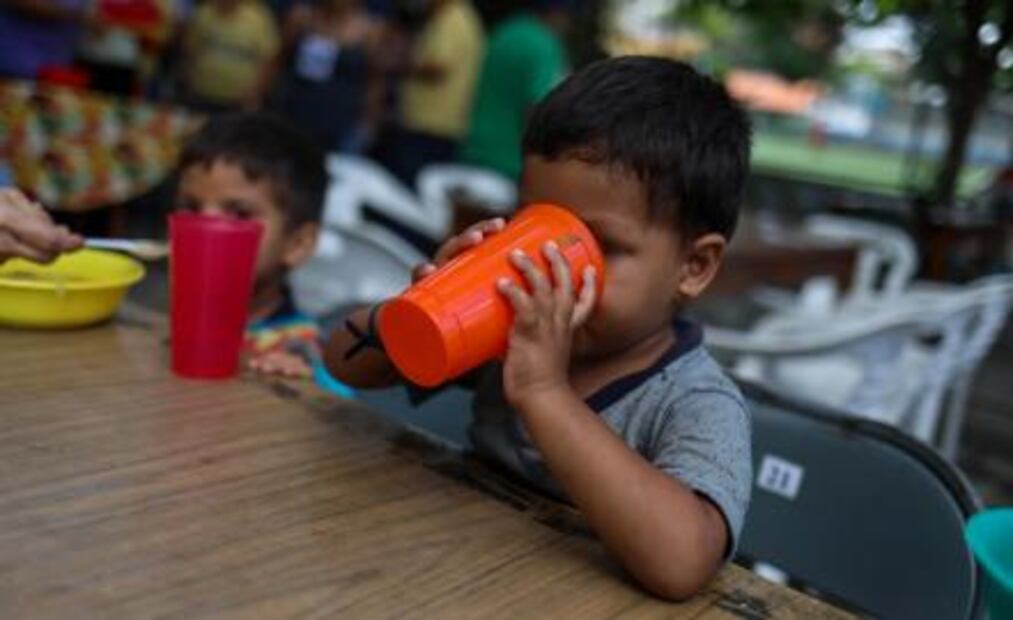 Por crisis, padres venezolanos emigran sin sus hijos