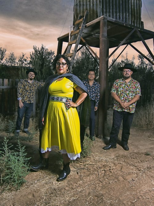 Como parte de esta gira promocional, La Santa Cecilia retomará ciertas canciones de José Alfredo Jiménez y Los Ángeles Negros en la explanada de la Alhóndiga de Granaditas, en el Cervantino. Foto: Humberto Howard