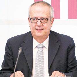 Urzúa: 3 secretarios particulares