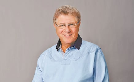 ¿Quién es Carlos Alazraki?; el productor de Atypical Te Ve que se amparó por posible orden de aprehensión