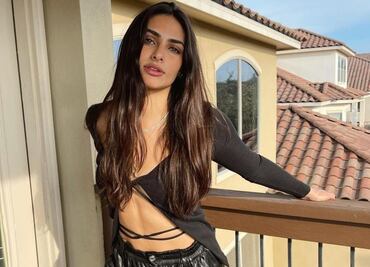 Renata Notni incendió Instagram al posar con un total look de punto en la playa