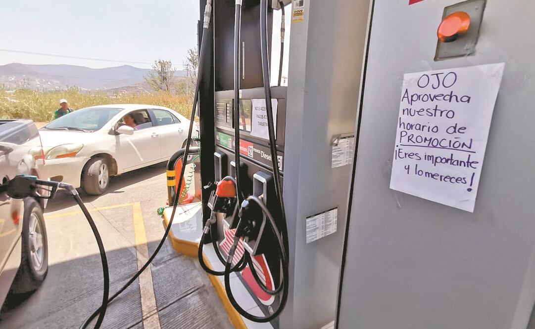 En estaciones de Río Salado y Hornos se informó que el bajo costo del combustible era por un horario de promoción. Foto: EDWIN HERNÁNDEZ. EL UNIVERSAL