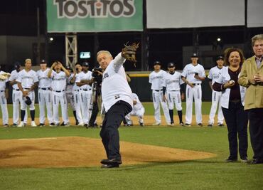 Por no irle a los Yankees, me han dejado de hablar: AMLO