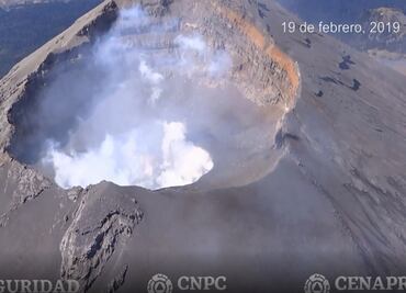 Muestra sobrevuelo formación de domo en cráter del Popocatépetl