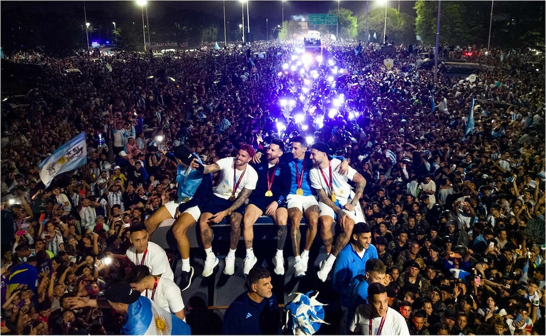 Lionel Messi de la selección argentina junto a sus compañeros. Foto: AFP