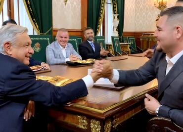 Heavyweight champion Andy Ruiz meets Mexican President López Obrador