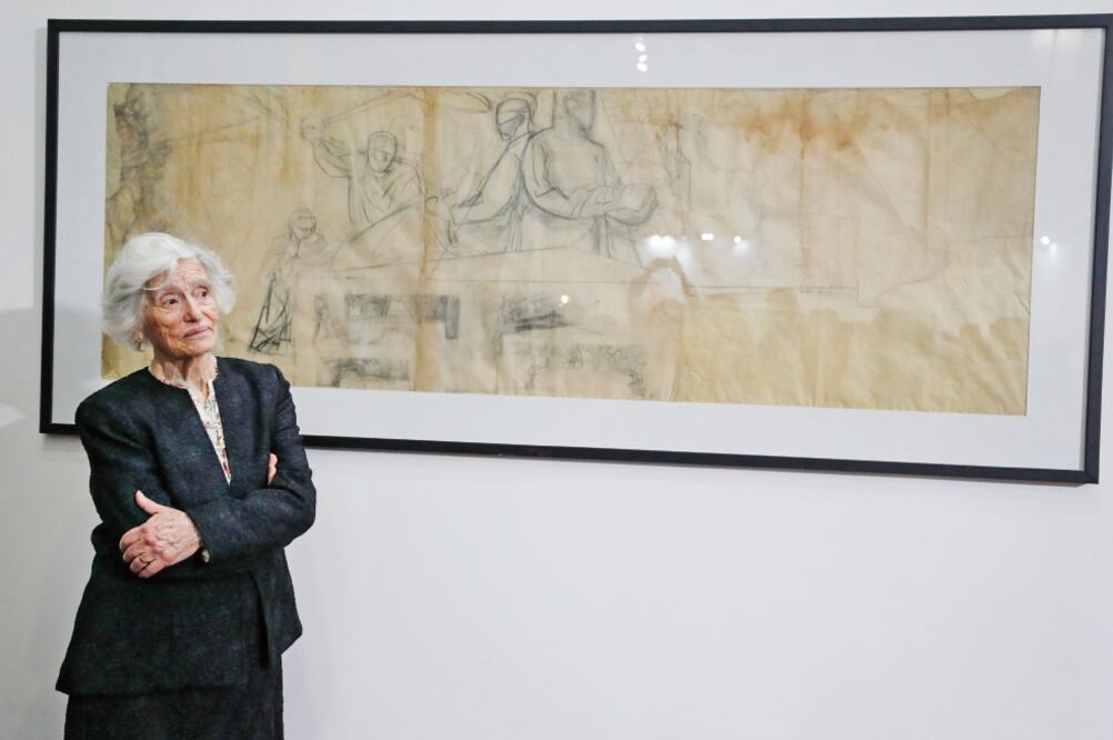 María de Jesús de la Fuente Casas de O' Higgins, en la ceremonia de donación de 14 bocetos de su esposo, los cuales formarán parte del acervo del Museo Mural Diego Rivera. FOTO: IRVIN OLIVARES. EL UNIVERSAL