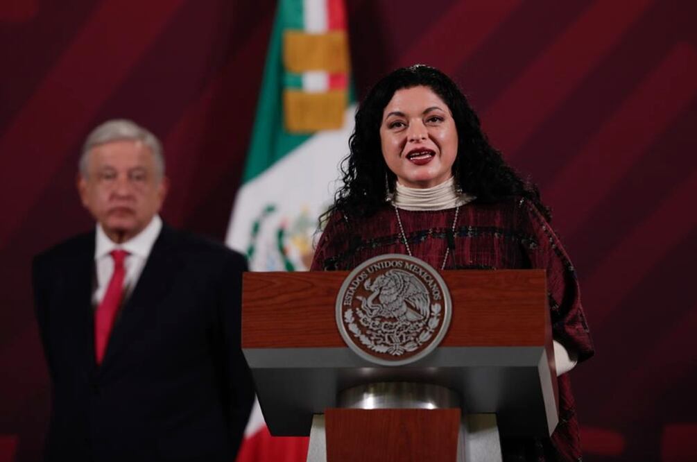 Alejandra Fraustro asitió a la conferencia mañanera para informar acerca de las 43 piezas arqueológicas, provenientes de nuestro país, que el gobierno italiano decomisó.
Foto: EL UNIVERSAL / Diego Simón Sánchez