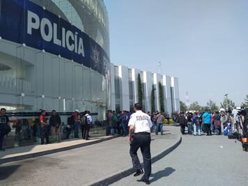 Policías federales mantienen protesta en Centro de Mando