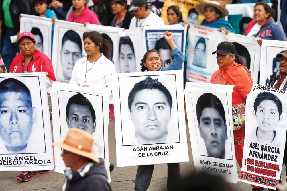 Las fotografías de los normalistas fueron incluidas en el video en el que también aparecen niños y jóvenes de Uganda, quienes contaron cómo lograron evitar ser reclutados por el ejército de su país (ARCHIVO EL UNIVERSAL)
