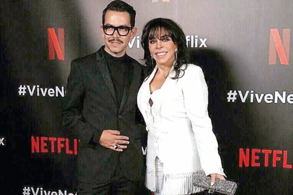 Castro acudió con Manolo Caro a la presentación de la serie (TWITTER)