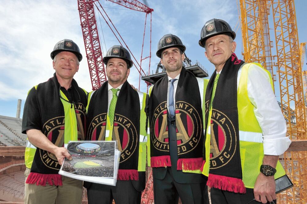 Directivos del Atlanta United, de la MLS, mostraron avances del Georgia Dome a Osorio y Baños (SUM)