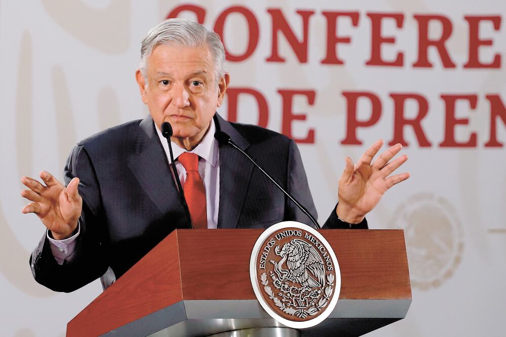 AMLO no confía en los choferes de los gobers