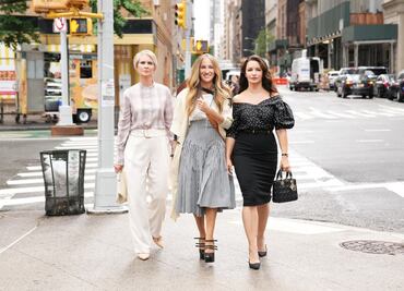 Las mejores series y películas de moda para disfrutar en Año Nuevo