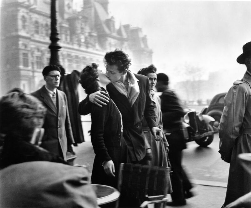 "El Beso del Hotel de Ville" de Robert Doisneau