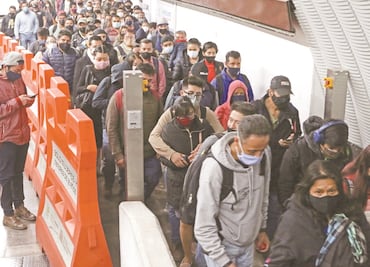 En la estación Tacubaya no cesan las aglomeraciones
