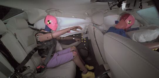 Falta seguridad en el asiento trasero, según estudio