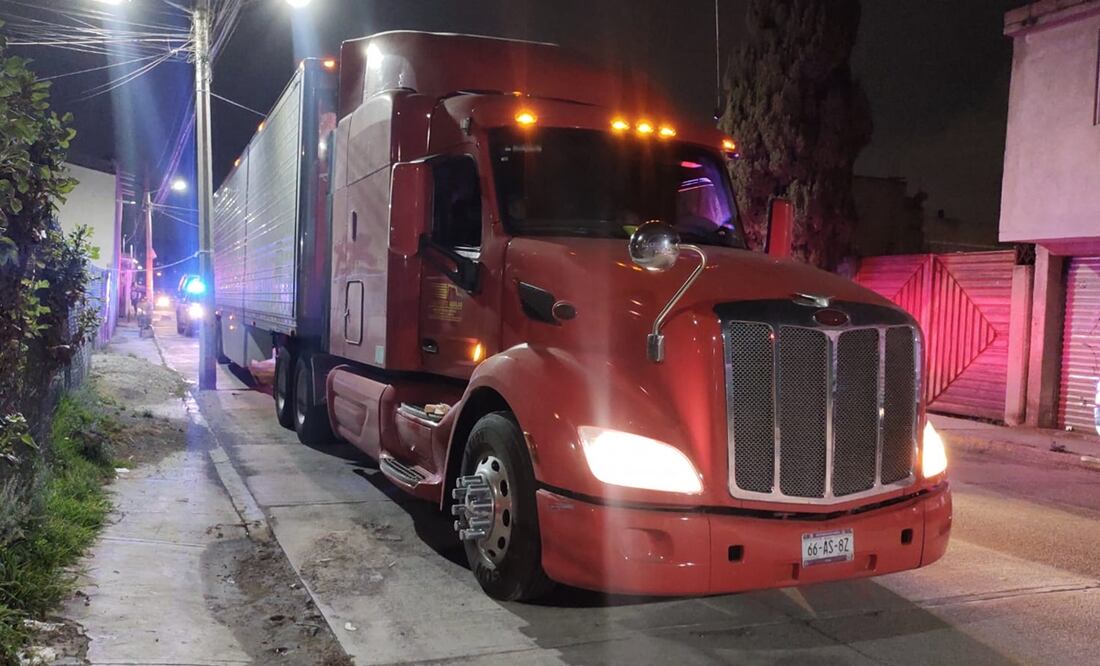 Roban tráiler con 30.5 toneladas de Acrilonitrilo. Foto: Especial