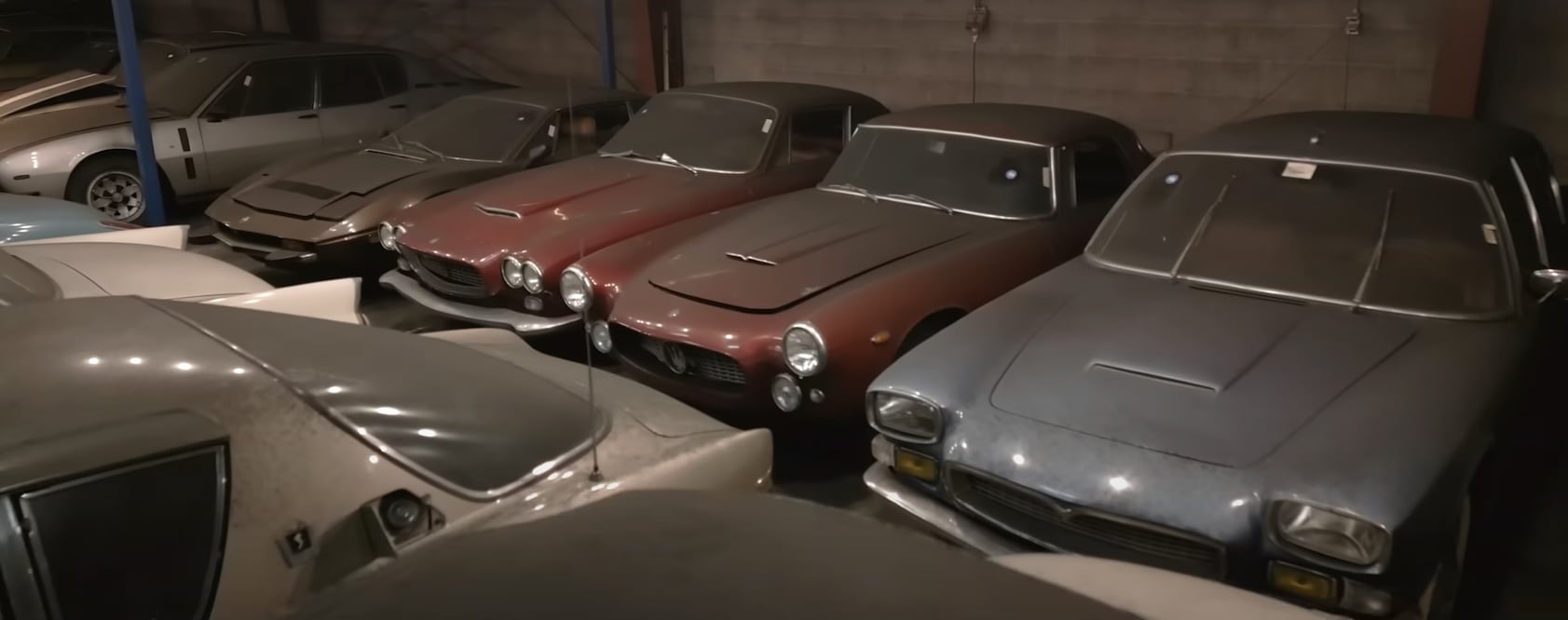 Esta colección privada tiene un número impresionante de autos de lujo y deportivos.