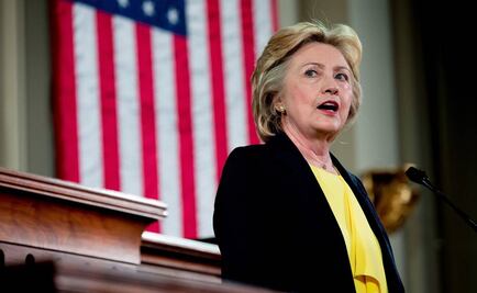 Clinton: elección de Pence prueba "el peligroso plan" de Trump