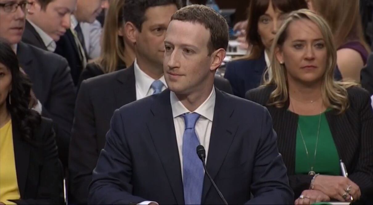 El presidente ejecutivo de Facebook, Mark Zuckerberg, llegó a Capitol Hill para su aparición ante los miembros del Congreso
