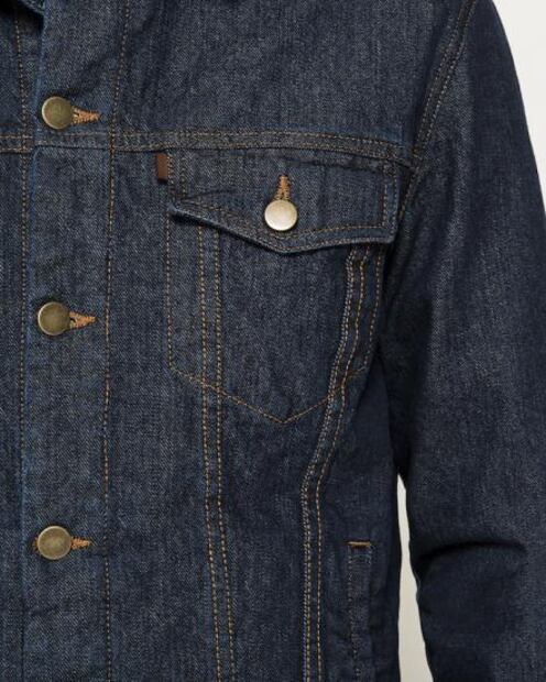 Esta marca de moda lanza colección de mezclilla sustentable; no te imaginas de cuál se trata