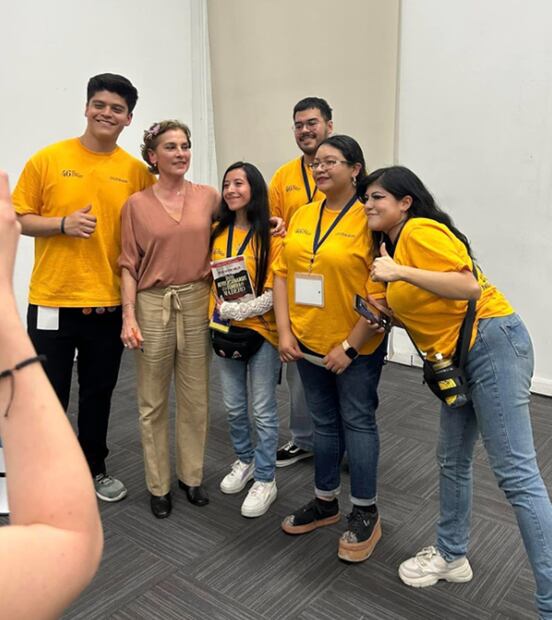 Beatriz Gutiérrez Müller en la FIL del Palacio de Minería. Foto: Ediciones del Lirio.