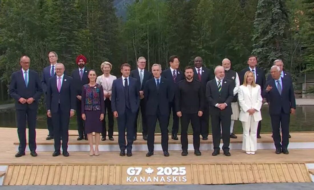 Sheinbaum participa en foto oficial de la Cumbre del G7; intercambia sonrisas y saludos con líderes