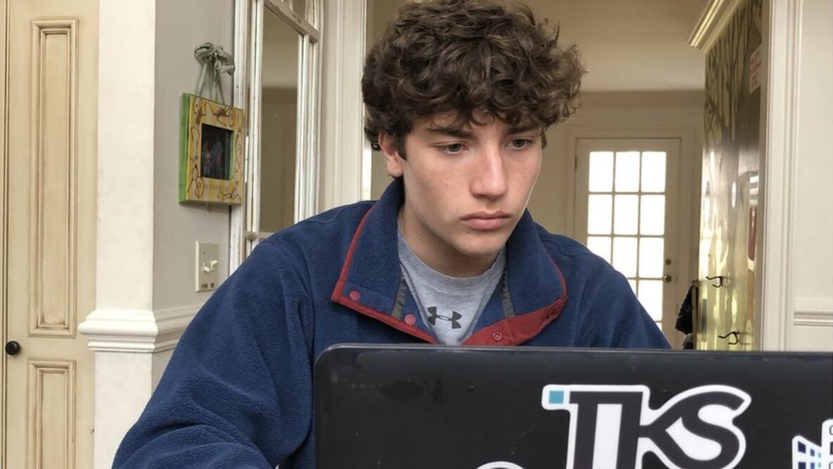 Jack McDonald pasa hasta 20 horas a la semana en sus estudios de tecnología.