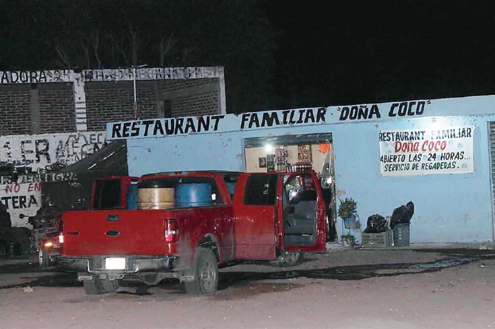 Los peritos recuperaron más de 200 cartuchos percutidos en la escena del crimen donde hallaron tambos con hidrocarburo (PERIÓDICO CORREO)