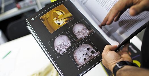 Museo de Brasil expone en tiendas de campaña