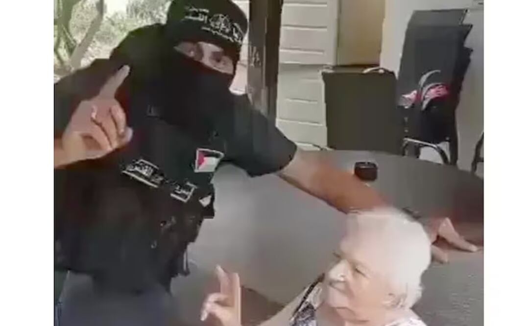 Ester Cunio con un terrorista de Hamas el día del ataque a Israel. Foto: Fuente Latina