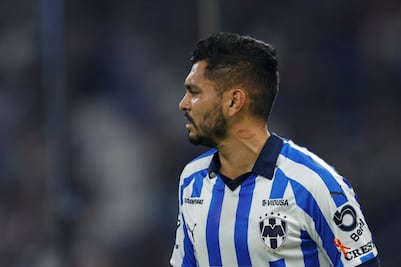 El Tecatito Corona se salvó de sufrir una fractura, Rayados detalló su estado de salud