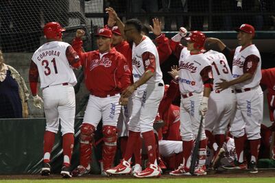 Jonrón de Urrutia le da el triunfo a Diablos Rojos ante Toros