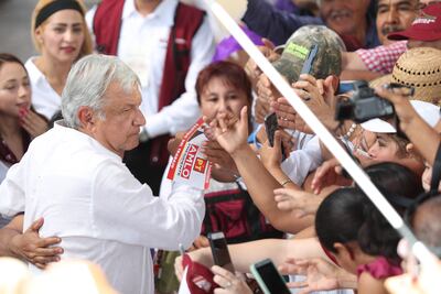 Relevo en el PRI es una renovación, "no lo veo mal": AMLO
