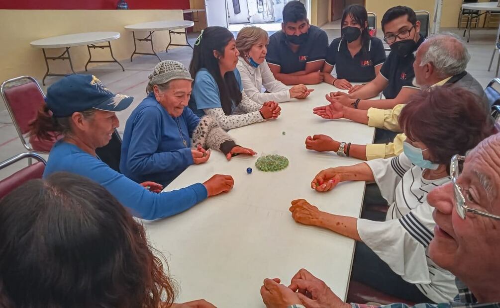 La Secretaría del Bienestar e Inclusión Social impulsa el intercambio de experiencias y el acercamiento entre personas de diferentes generaciones. Foto: Especial