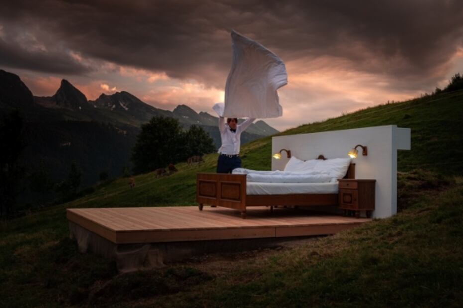 Conoce el hotel de una habitación sin techo ni paredes en los Alpes suizos