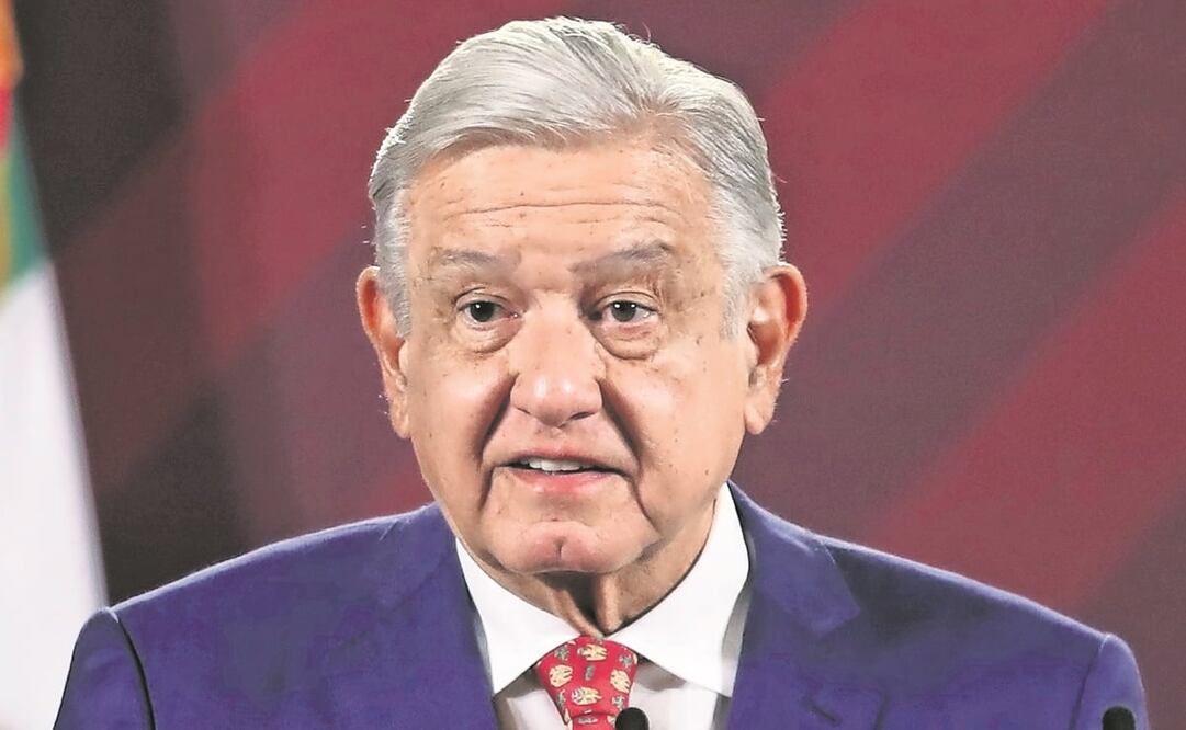 Saquen a los perros de la pista que va a aterrizar el Presidente