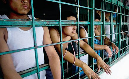 Adolescentes cambian juguetes por armas