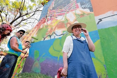 Pintan murales mundialistas en Ecatepec