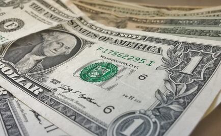 Dólar,  con una moderada baja luego del ajuste de perspectiva de S&P