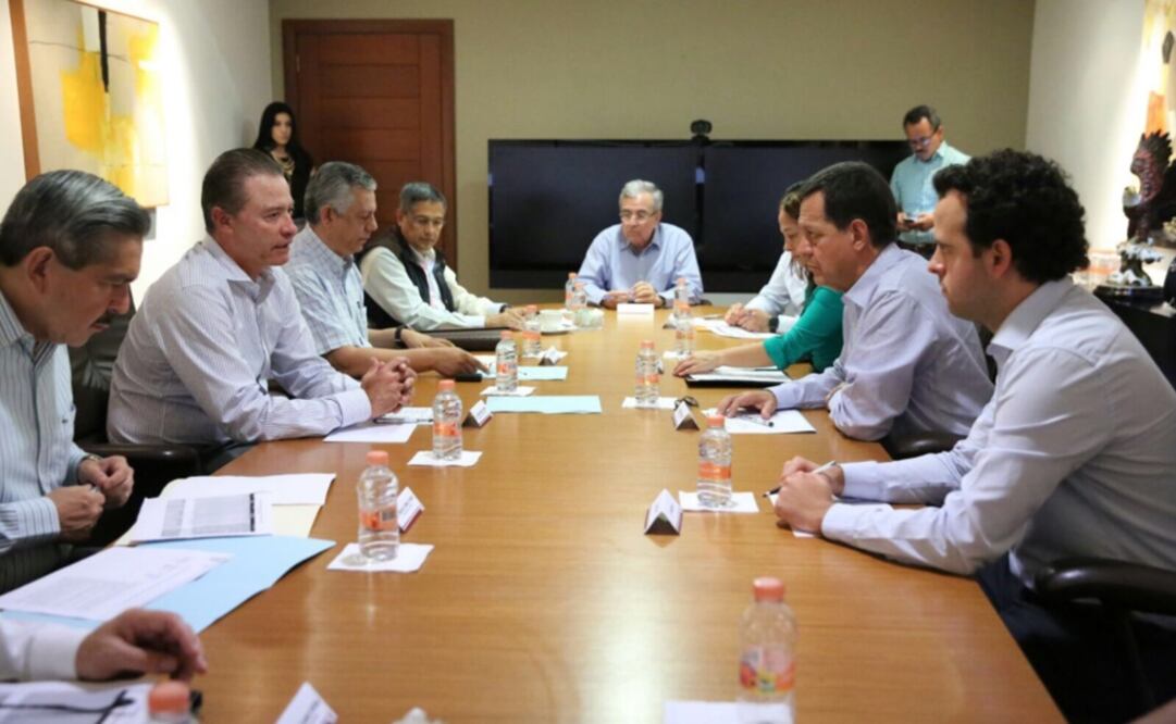 El gobernador de Sinaloa, Quirino Ordaz, y el subsecretario de Gobernación revisaron los avances del caso del periodista ultimado. /Tomada de @1campa