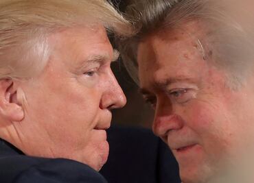 Trump se siente "traicionado" por declaraciones de Bannon en libro