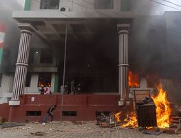 SRE alerta a mexicanos en Nepal por jornada violenta con quema del Parlamento; embajada está al pendiente