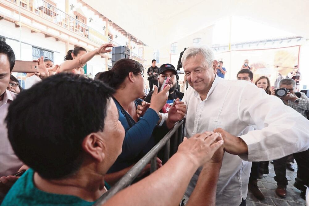 Andres Manuel López Obrador, líder de Morena, dijo que van a ganar en 2018. El tabasqueño estuvo ayer en un mitin de Delfina Gómez, candidata de su partido al gobierno mexiquense (IRVIN OLIVARES. EL UNIVERSAL)