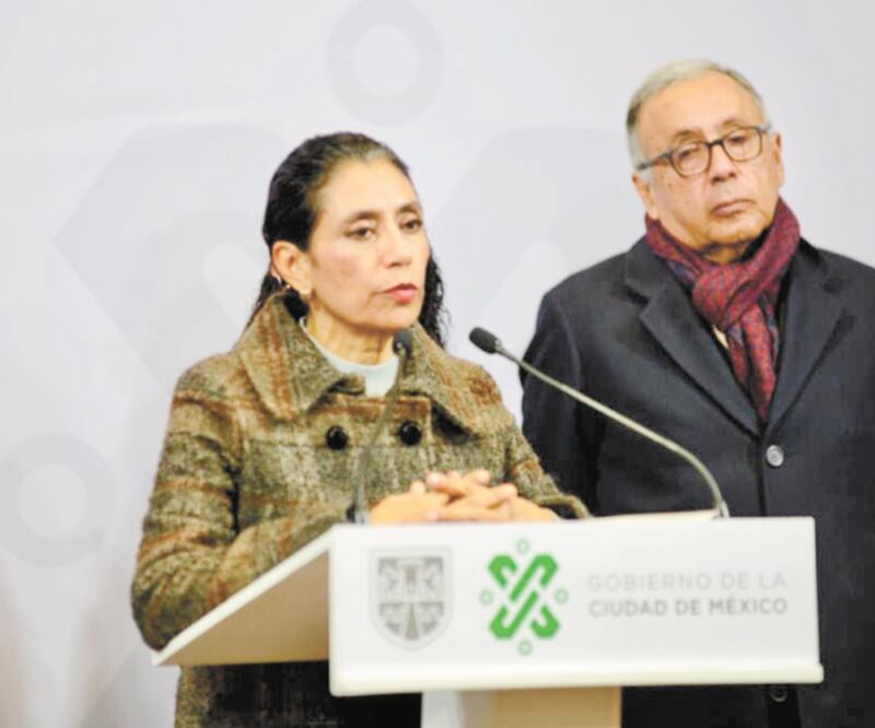 Resguardo. Oliva López, titular de la Sedesa, reveló que reforzó la vigilancia sanitaria en los vuelos del AICM. Foto: ESPECIAL