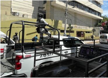 Nuevo alcalde de Chilpancingo inicia su primer día de trabajo tras asesinato de Arcos Catalán; llega escoltado y en camioneta blindada