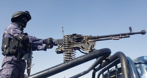 Barco mercante es alcanzado por un misil frente a Yemen, según empresa de seguridad