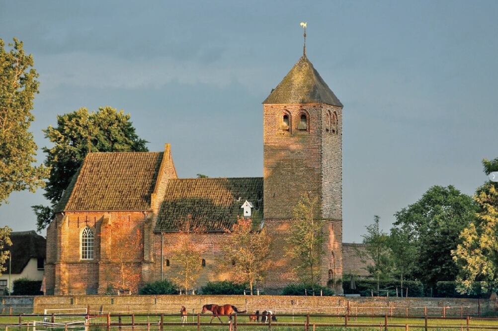 Una de tantas iglesias en venta: la iglesia católica de Dennenburg, del siglo XI y la más antigua de la provincia holandesa de Brabante Septentrional. Foto: TOMADA DE INTERNET