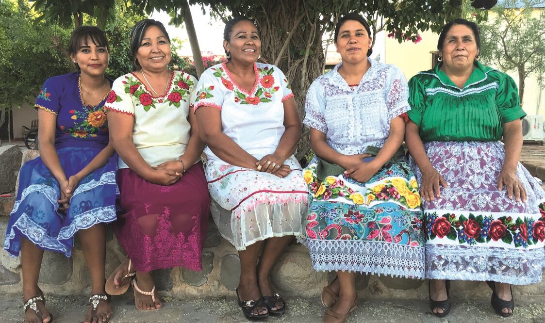 Cocineras yaquis y purépechas cocinaron juntas un festín que unió a Sonora con Michoacán / FOTOS: MARIANA CASTILLO
